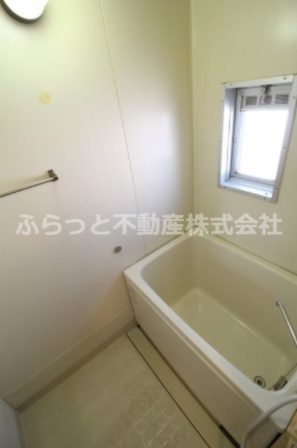 アーバン牛久A号館の浴室|日々の疲れを癒すお風呂付です