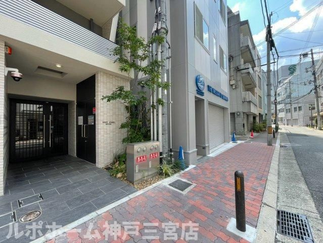 ネクストステージ神戸元町のエントランス