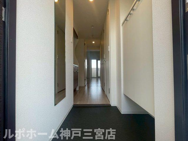 セレニテ三宮リアンの玄関