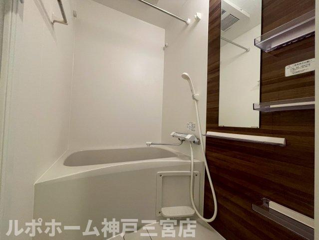 セレニテ三宮リアンの浴室