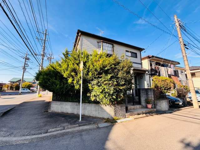 牛久市南　中古戸建の前面道路含む現地写真