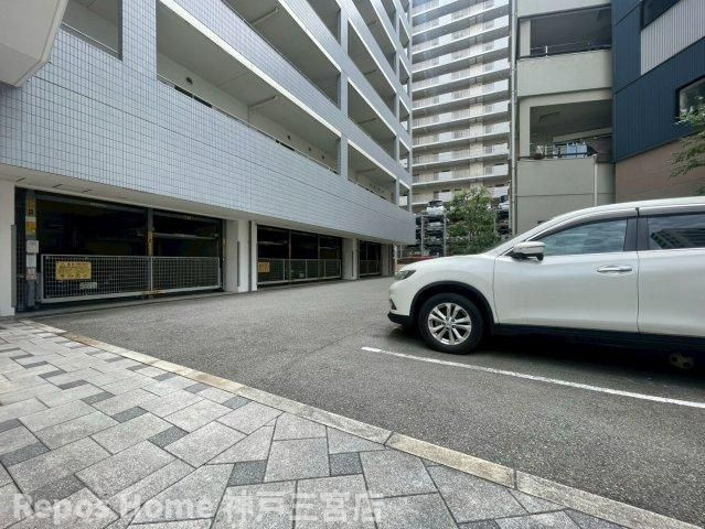アーバネックス神戸駅前の駐車場