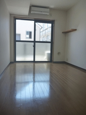 【居間・リビング】 | コンフォールマツダ | 7.5帖のお部屋です。
