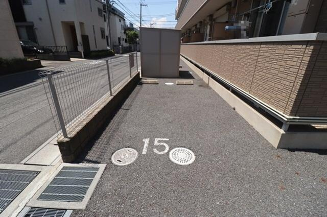 パインヒルズ胡録台の駐車場