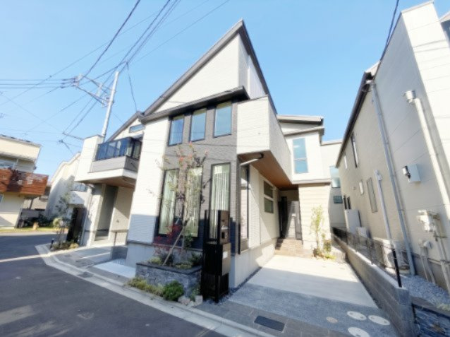 【外観】 | 【仲介手数料４４０万円が無料！！】■祖師ヶ谷大蔵駅１０分■山野小区■ミサワホーム施工■防犯カメラ | 決算キャンペーン中！
家計応援サービスの限界に挑戦中！
詳細は「諸費用」欄をご確認下さい！
■祖師ヶ谷大蔵駅１０分
■山野小区
■ミサワホーム施工
■太陽光発電
■ＺＥＨ
■乾太くん
■防犯カメラ