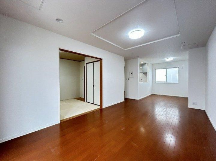 平塚市東中原1丁目　中古戸建の居間・リビング|使いやすい居間です