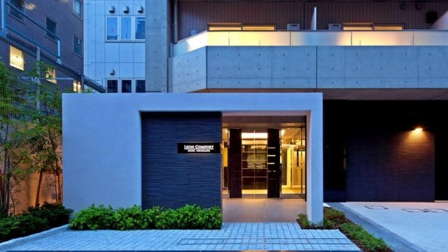 レオンコンフォート西新橋のエントランス