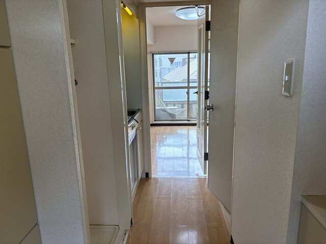 カーサスプレンディッド新宿払方町の玄関