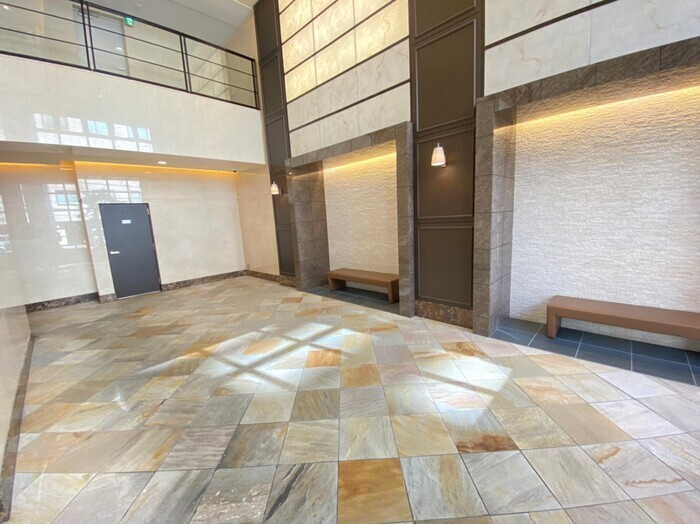 カスタリア堺筋本町のロビー
