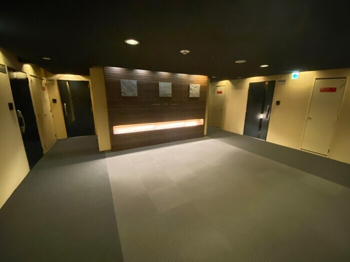 カスタリア堺筋本町のロビー