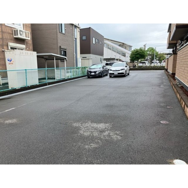 サステイナブルハウスの駐車場