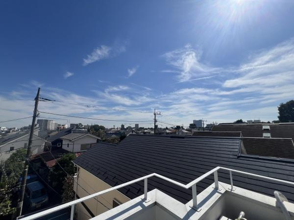 世田谷区瀬田５丁目の中古一戸建のその他|ルーフバルコニーからの景色です。二子玉川の花火大会が一望できます。