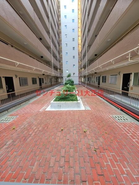 此花厚生年金住宅（高見）Ｄ棟のエントランス