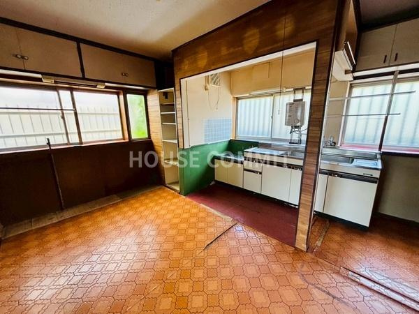 八街市八街ほの中古一戸建の居間・リビング