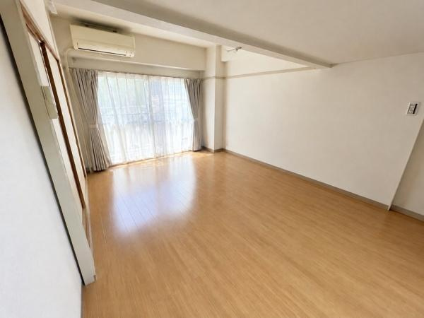【居間・リビング】 | 緑橋コーポ2号棟 | こちらの画像は、AIを用いて家具等を消しております。