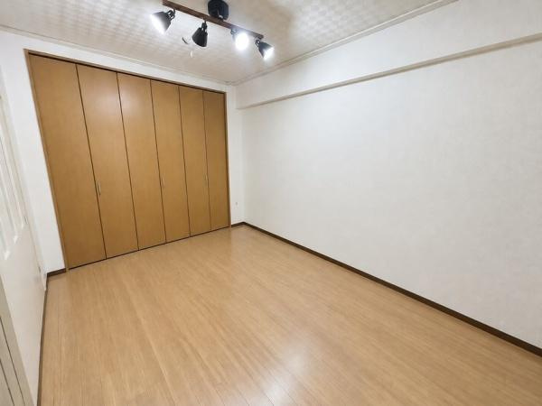 【洋室】 | 緑橋コーポ2号棟 | こちらの画像は、AIを用いて家具等を消しております。