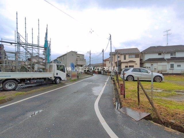 『八王子市新築戸建て』八王子市中野上町4-43-5【仲介手数料無料】の前面道路含む現地写真|～仲介手数料無料☆八王子ひなた不動産～八王子市中野上町　新築戸建て
