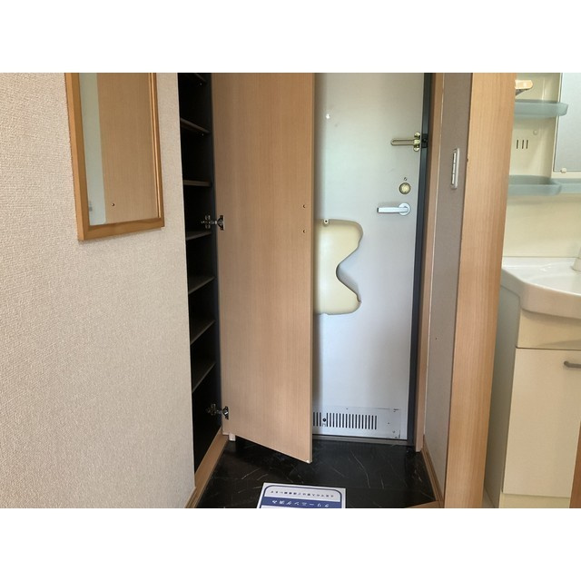 フォレスト小山の玄関
