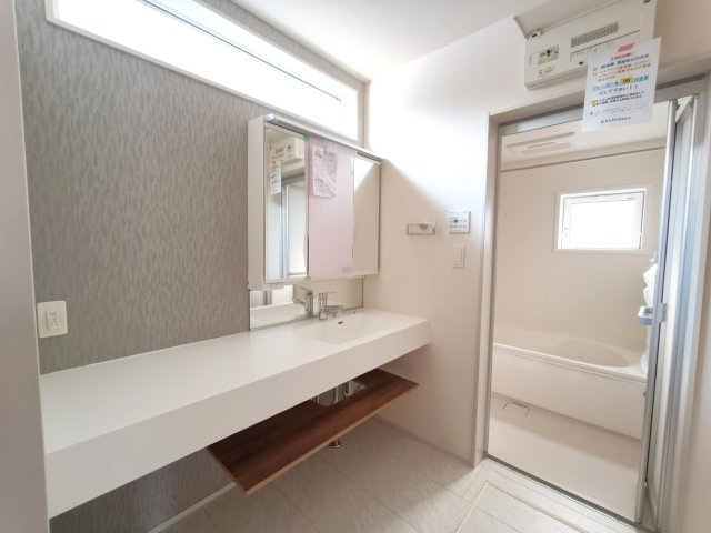 熊谷市拾六間　南西角地‼人気の平屋建て！の独立洗面台
