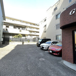 Gloriaの駐車場