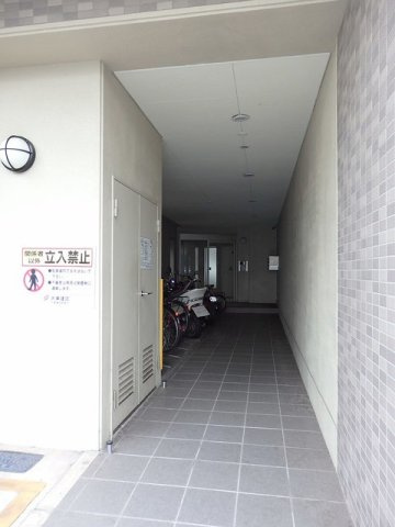 アンジュール　Ｋのエントランス|建物の内部です