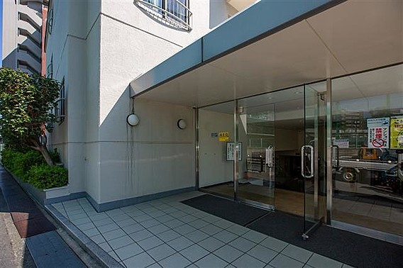 コープ野村江坂台のエントランス