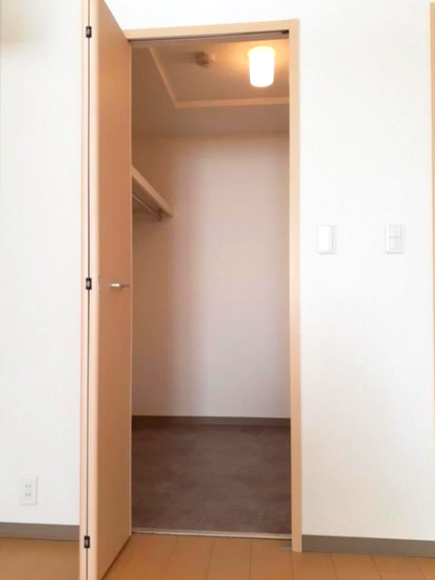 サンリット　コートの収納