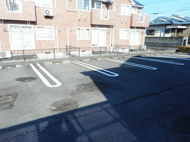 ヴィラエミネンス　Ｂの駐車場|カースペースがあります