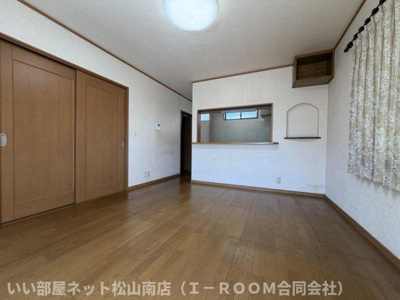 【居間・リビング】 | 南梅本一戸建