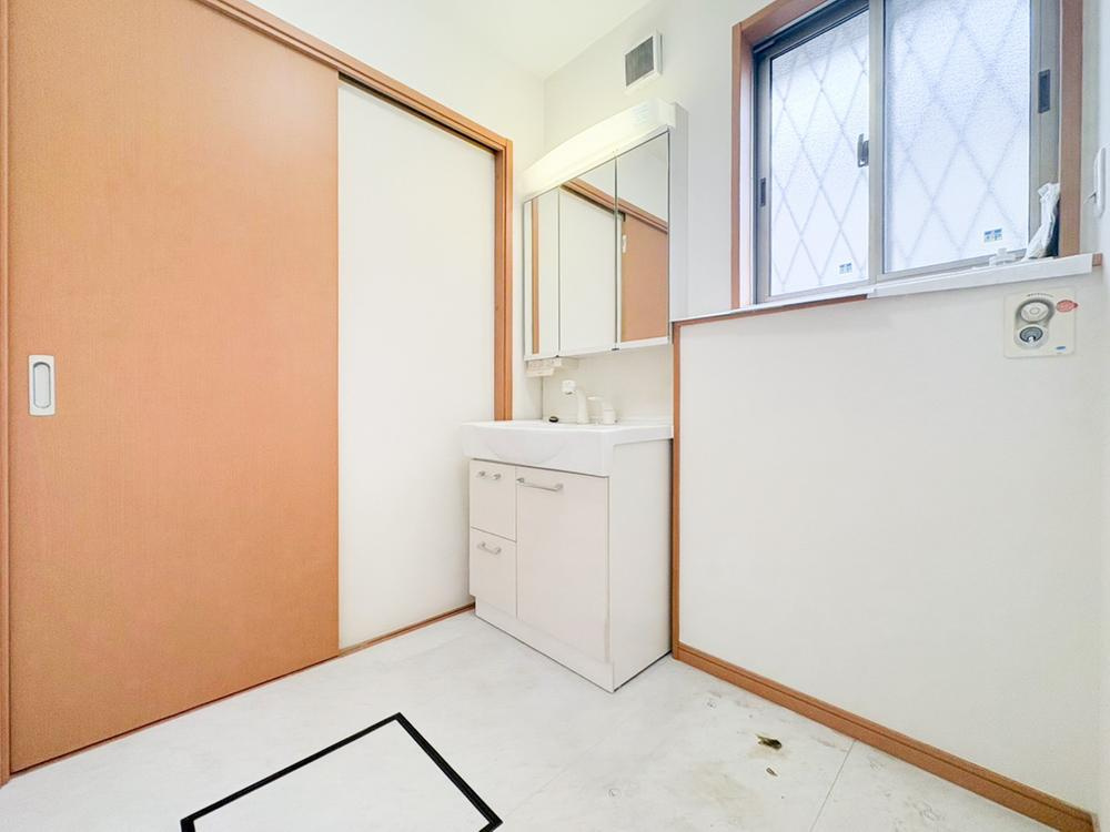 小山市花垣町2丁目　中古戸建　敷地62.35坪の独立洗面台