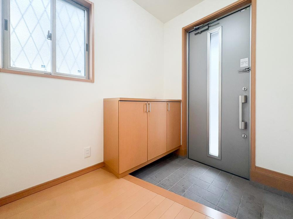 小山市花垣町2丁目　中古戸建　敷地62.35坪の玄関