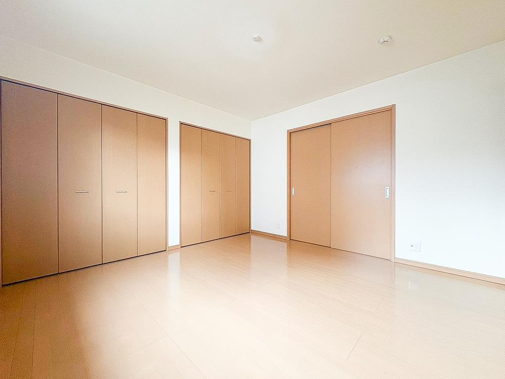小山市花垣町2丁目　中古戸建　敷地62.35坪の洋室