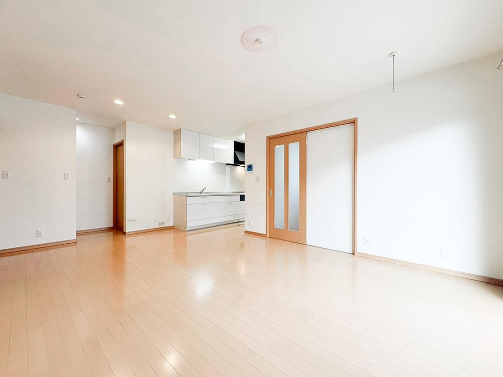 小山市花垣町2丁目　中古戸建　敷地62.35坪の居間・リビング