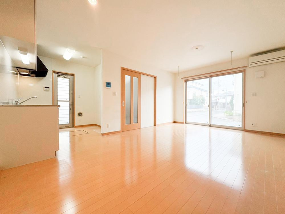 小山市花垣町2丁目　中古戸建　敷地62.35坪の居間・リビング