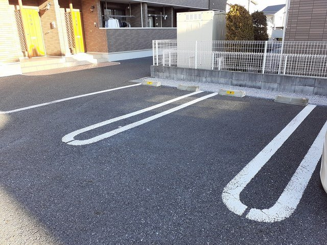 エヴァーグリーンⅡの駐車場