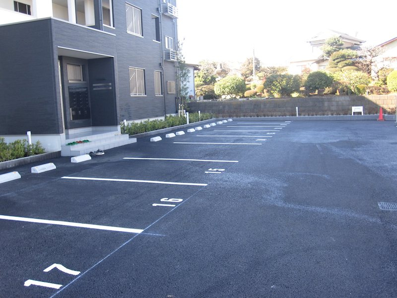 La Verite石川 の駐車場