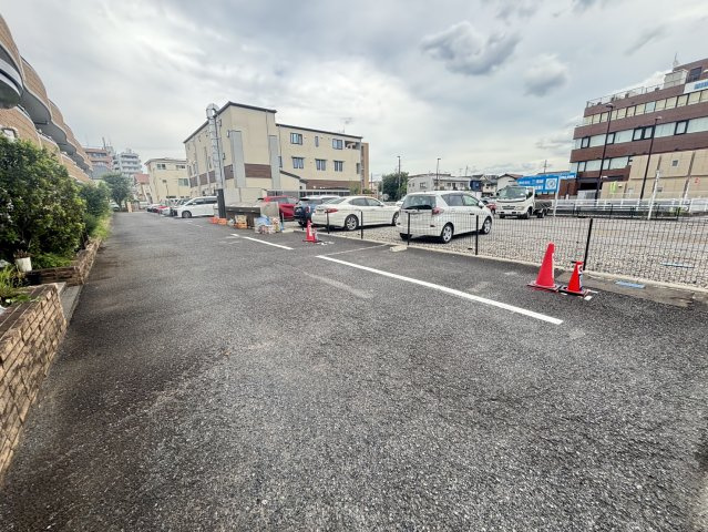 コンフォール府中の駐車場