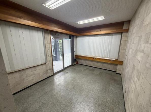 新宿区上落合１丁目の店舗事務所の内装