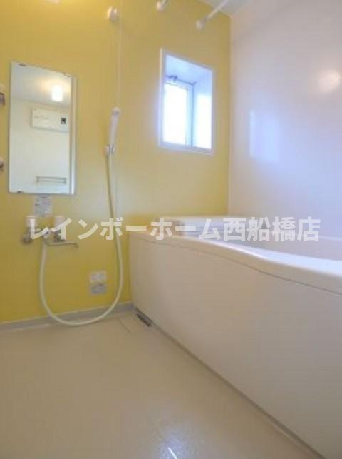 市川市中山１丁目のアパートの浴室