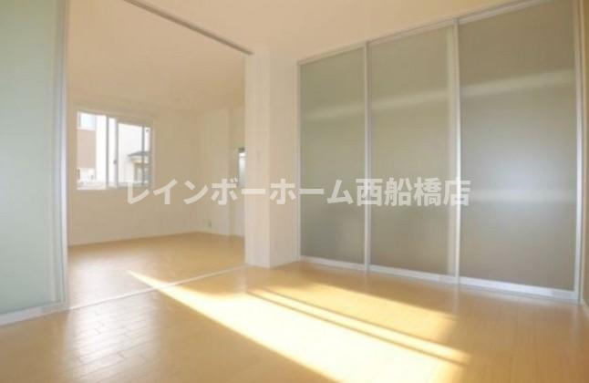 市川市中山１丁目のアパートの収納
