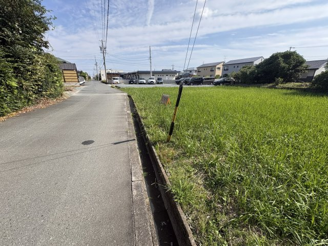 売土地　中央区積志町の前面道路含む現地写真