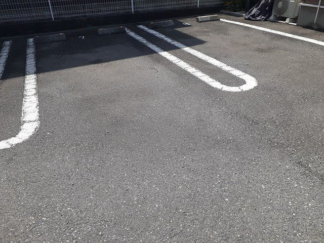 ヴィラ・セレーノの駐車場