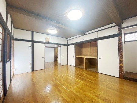 白鍬貸家の内装