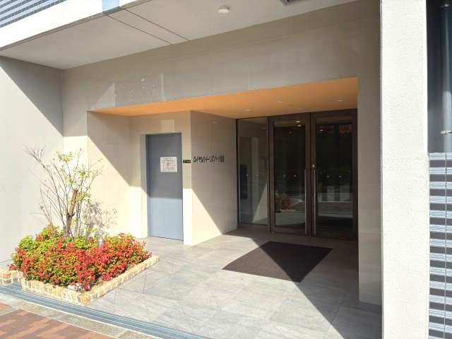 ロイヤルクィーンズパーク浪速のエントランス
