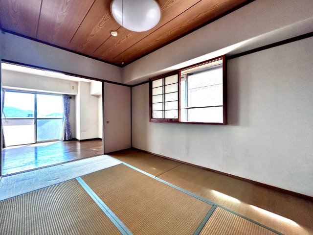 アルファステイツ桟橋通りの和室|約６帖の和室です。襖を開けると開放感があり１日の疲れを癒すことができます。