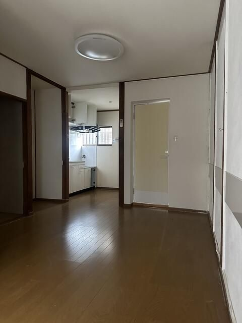 駒ケ林町３丁目貸家の居間・リビング