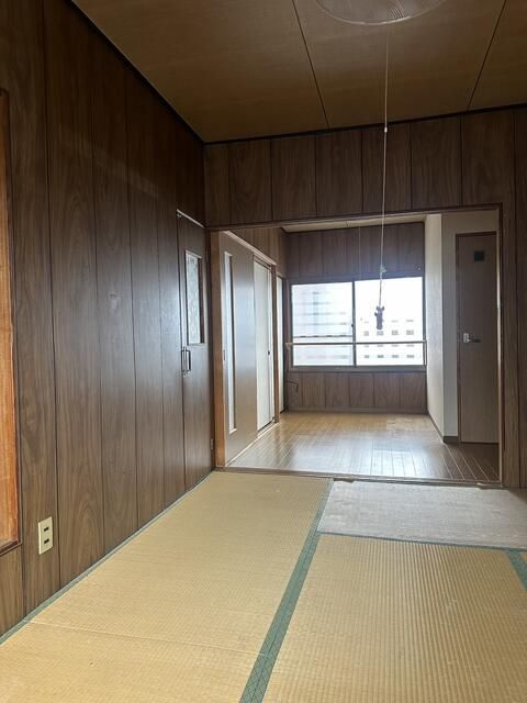 駒ケ林町３丁目貸家の居間・リビング