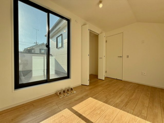 板橋区成増4丁目　新築戸建　全2棟の洋室|2026.10.18撮影（1号棟）

現地ご見学希望・資料請求などお気軽にお問い合わせ下さい！
03-5990-5201