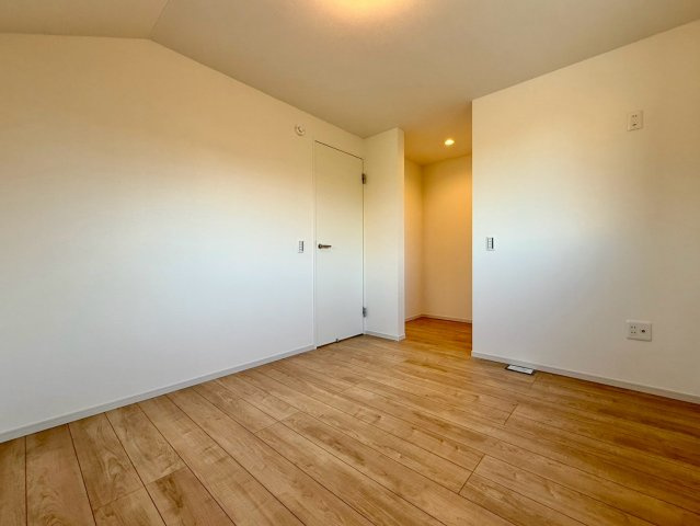 板橋区成増4丁目　新築戸建　全2棟の洋室|2026.10.18撮影（1号棟）

現地ご見学希望・資料請求などお気軽にお問い合わせ下さい！
03-5990-5201