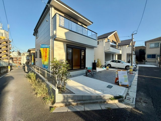 板橋区成増4丁目　新築戸建　全2棟の外観|2026.10.18撮影（1号棟）

現地ご見学希望・資料請求などお気軽にお問い合わせ下さい！
03-5990-5201